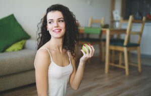 Sporty woman eating healthy apple